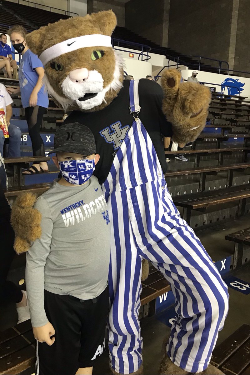 Dano471's tweet photo. Let’s go, CATS!!! 💙🏐🤍 #WeAreUK https://t.co/8wg1VWU0CA