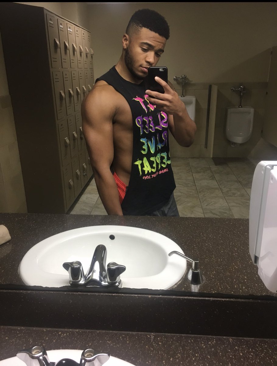 WorkNSweat's tweet photo. 2016 vs 2021. Staying consistent https://t.co/4pRe9NqlBE