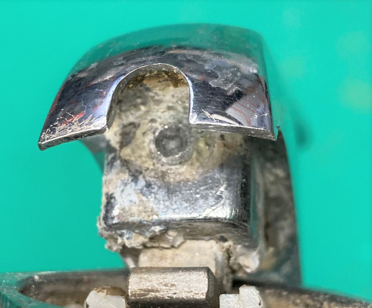 ネジザウルス 公式 On Twitter 江坂のマンションのオーナーさんで メンテナンスも自分で行っておられる アマチュアラリーのメカニックの経験もあり たいがいのネジトラブルは自分で解決できるが 今回ばかりは とのこと 持参された蛇口は 水垢でネジが