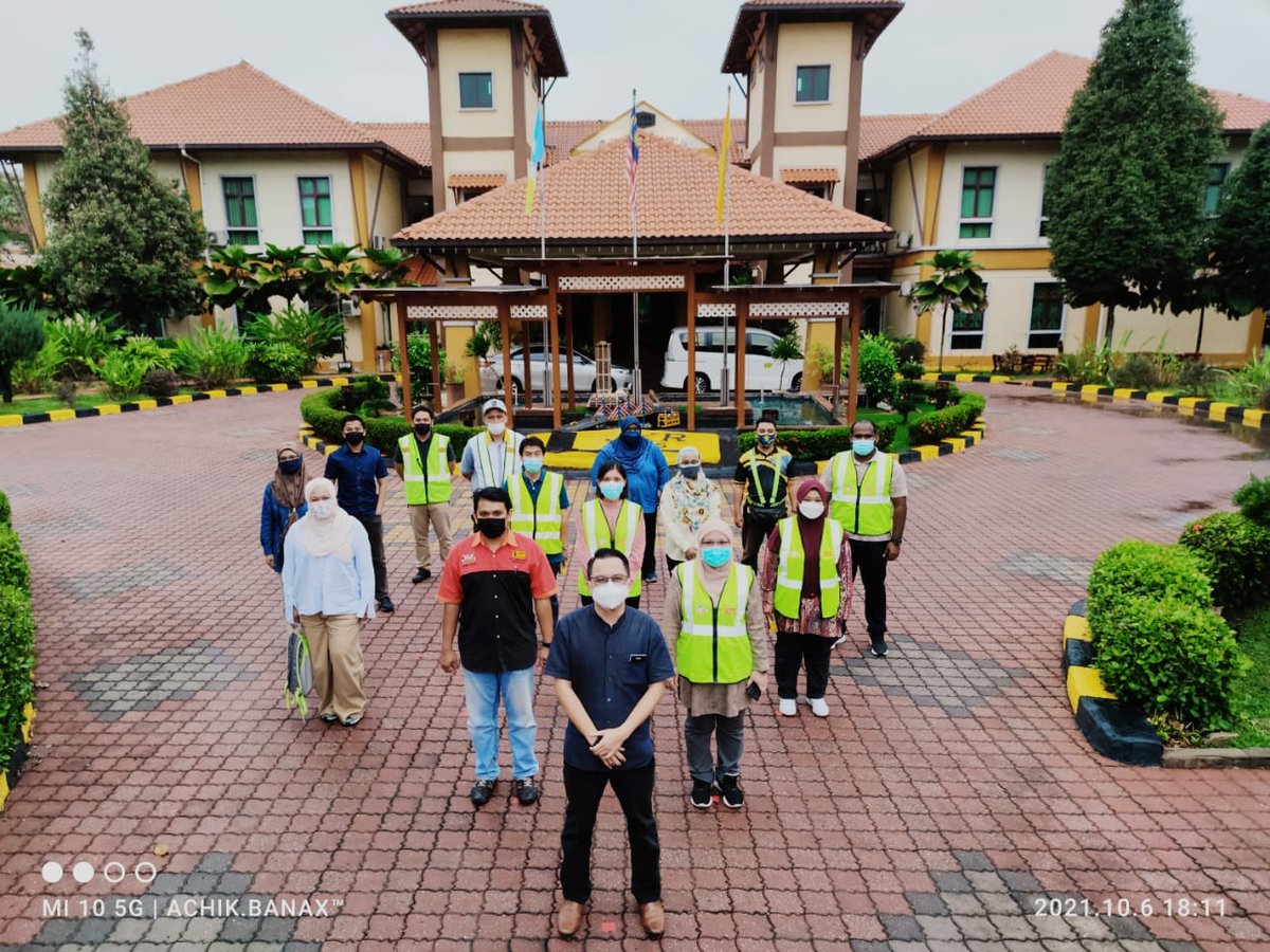JKR Seb Perai (S) (@jkr_spselatan) on Twitter photo Program Taklimat dan Lawatan Tapak Kajian Penyelidikan Kerosakan Struktur Asas Jalan (SUBGRED) Di bawah RMKe 12 oleh <a href="/CreateGeo/">Geo Lab CREaTE</a> di <a href="/JKR_SPSelatan/">JKR Seb Perai (S)</a> FT283 Seksyen 0.7 - 2.6 Jalan Transkrian. Turut serta wakil <a href="/CkgJkr/">JKR~CKG~Siasatan Tapak</a> & <a href="/CSFJ_JKR/">Cawangan Senggara Fasiliti Jalan (CSFJ)</a> <a href="/jambatan_CSFJ/">BKP Jambatan CSFJ</a>
<a href="/MOWorks/">でやんす</a> <a href="/JKRMalaysia/">JKR Malaysia</a> <a href="/JKRPulauPinang/">JKR Pulau Pinang</a> Program Taklimat dan Lawatan Tapak Kajian Penyelidikan Kerosakan Struktur Asas Jalan (SUBGRED) Di bawah RMKe 12 oleh <a href="/CreateGeo/">Geo Lab CREaTE</a> di <a href="/JKR_SPSelatan/">JKR Seb Perai (S)</a> FT283 Seksyen 0.7 - 2.6 Jalan Transkrian. Turut serta wakil <a href="/CkgJkr/">JKR~CKG~Siasatan Tapak</a> & <a href="/CSFJ_JKR/">Cawangan Senggara Fasiliti Jalan (CSFJ)</a> <a href="/jambatan_CSFJ/">BKP Jambatan CSFJ</a>
<a href="/MOWorks/">でやんす</a> <a href="/JKRMalaysia/">JKR Malaysia</a> <a href="/JKRPulauPinang/">JKR Pulau Pinang</a>