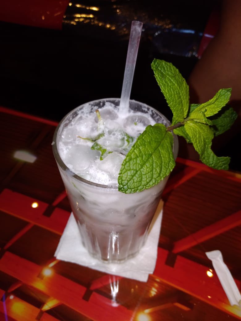 vinox1trago's tweet image. ¡Enamórate de nuestro #MojitoDeCoco 🥰
.
¡Fresco! ¡Intenso! ¡Profundo! 
.
Somos #Vinox1trago ¡Que bueno que vino! 
.
#Tragos #Cocteles #Shots #VillaHermosa #FoodPark #Cafe #Bar