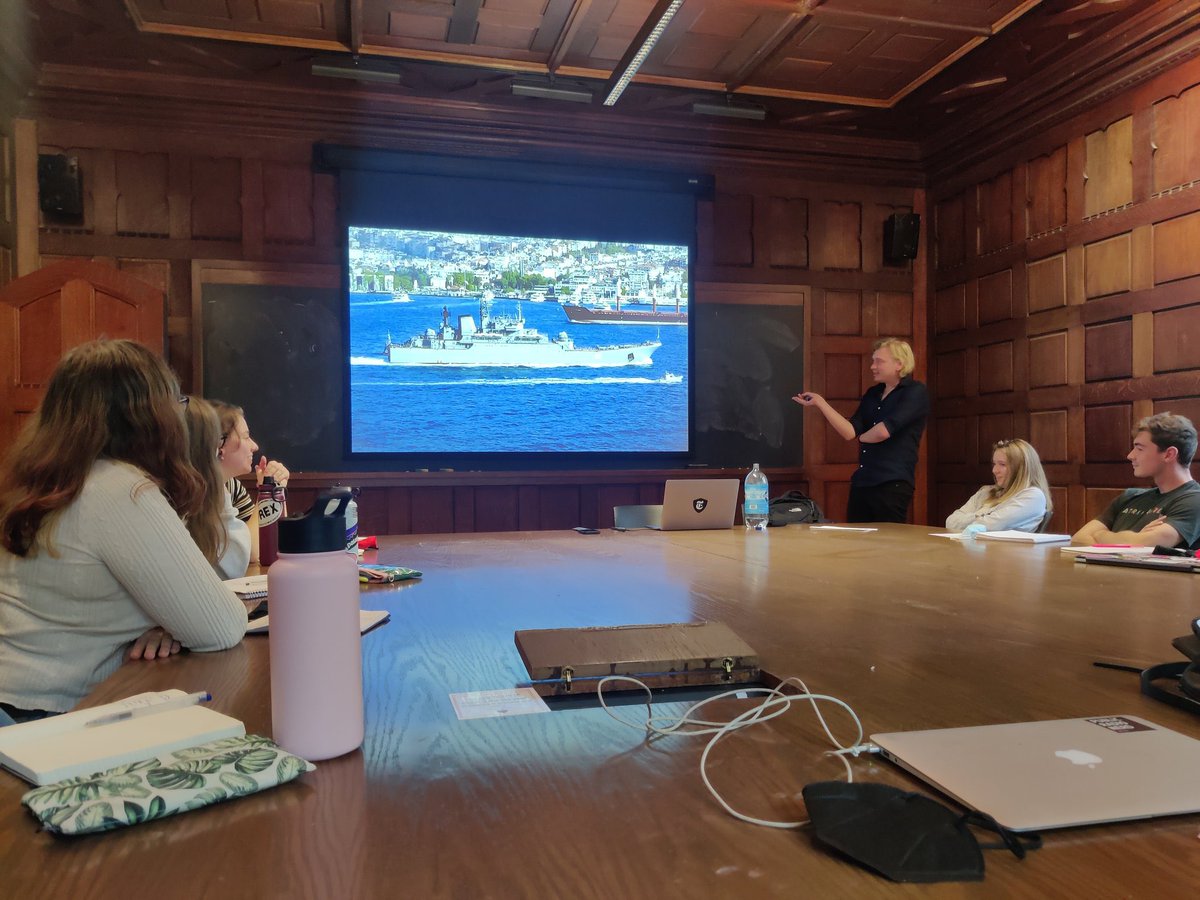 trbrtc's tweet image. Had the honor to be an *in-person* guest lecturer at Princeton University today, specifically @deborahamos’ journalism class. Such a pretty campus! And even meeting up with the incredibly knowledgeable @Elizrael.