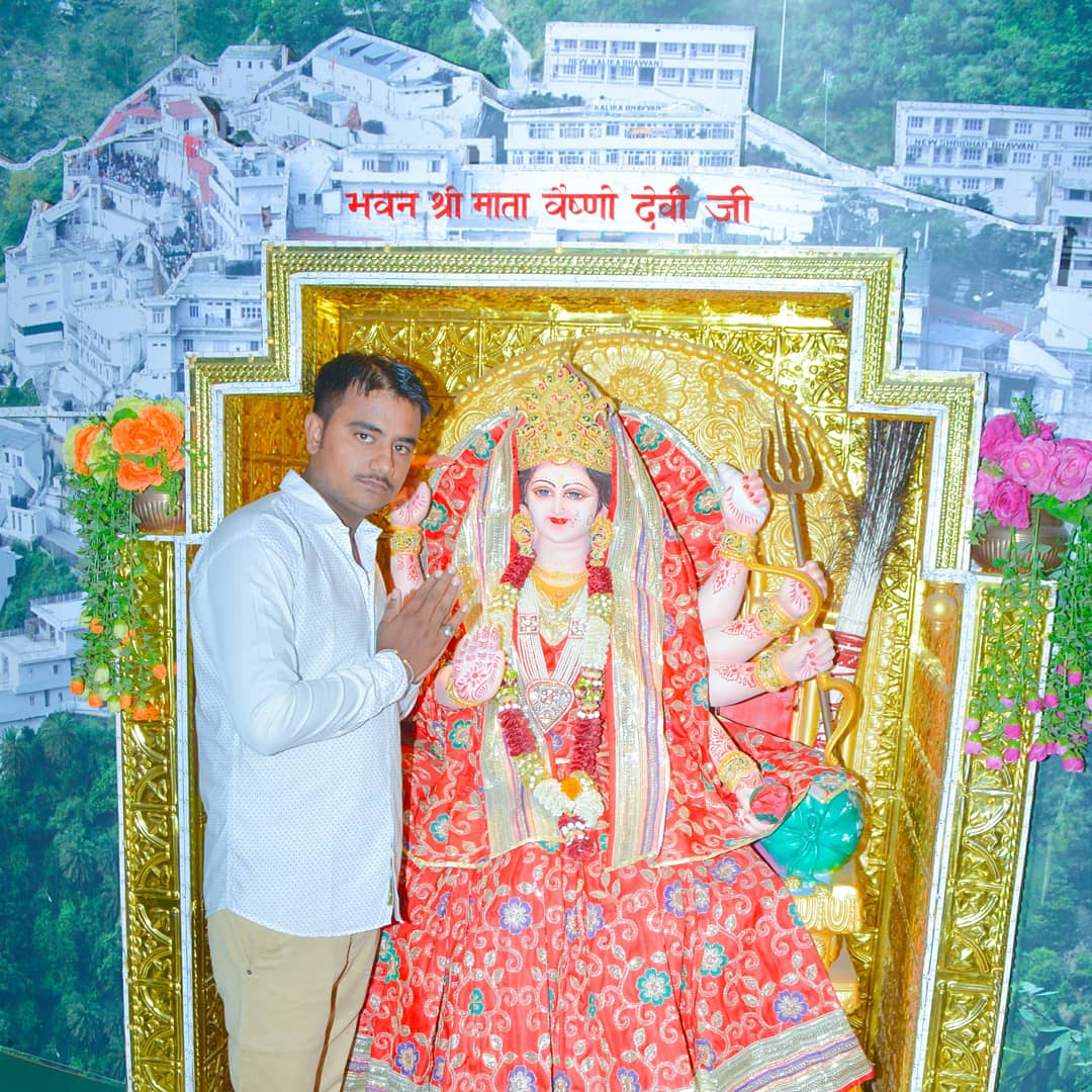 SumitSi95612011's tweet photo. सुख, शांति एवं समृद्धि की मंगलमय कामनाओं के साथ आप एवं आपके पूरे परिवार को शारदीय नवरात्रि की हार्दिक शुभकामनाएं. 🙏
#Navratri #NavratriSpecial https://t.co/nOeyb5PBtT