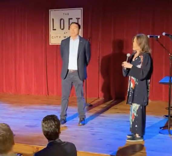 daveweigel's tweet photo. Andrew Yang and Marianne Williamson onstage together at City Winery in DC.

"We don't want to be Jill Steins," Williamson says. "But in any other country, any other advanced democracy, they have multiple political parties." https://t.co/kRSHqTA94q