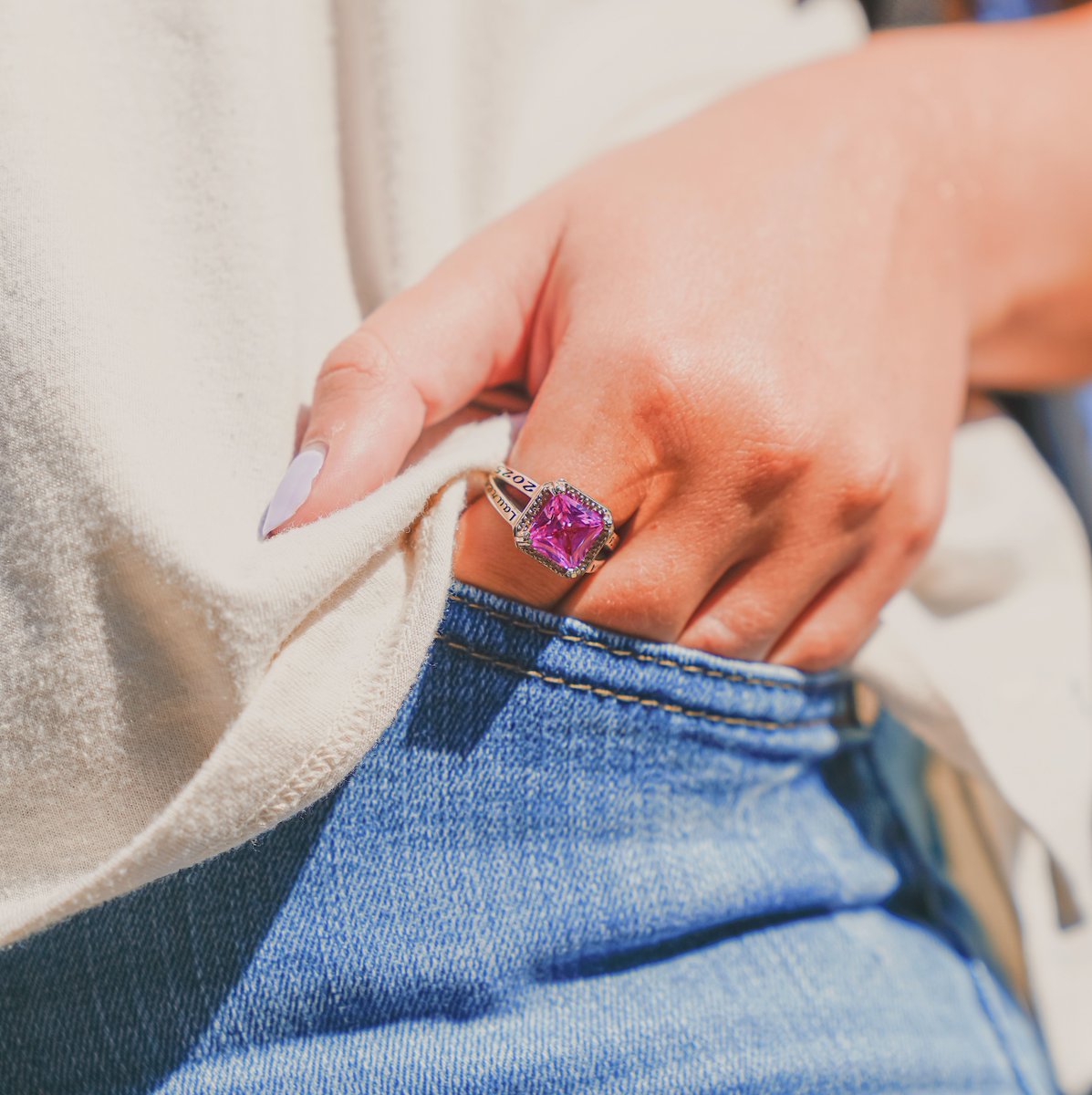 herffjones's tweet photo. Celebrate #NationalClassRingDay with us on Oct. 9!
Tag @herffjones and #MyHJRing in a post with your ring. Let's see that BLING!
💍: Luminant II
#blingbling #classring #classringday #classringceremony #pinksapphire #birthstonring #gift https://t.co/qFUpTFtl0Y