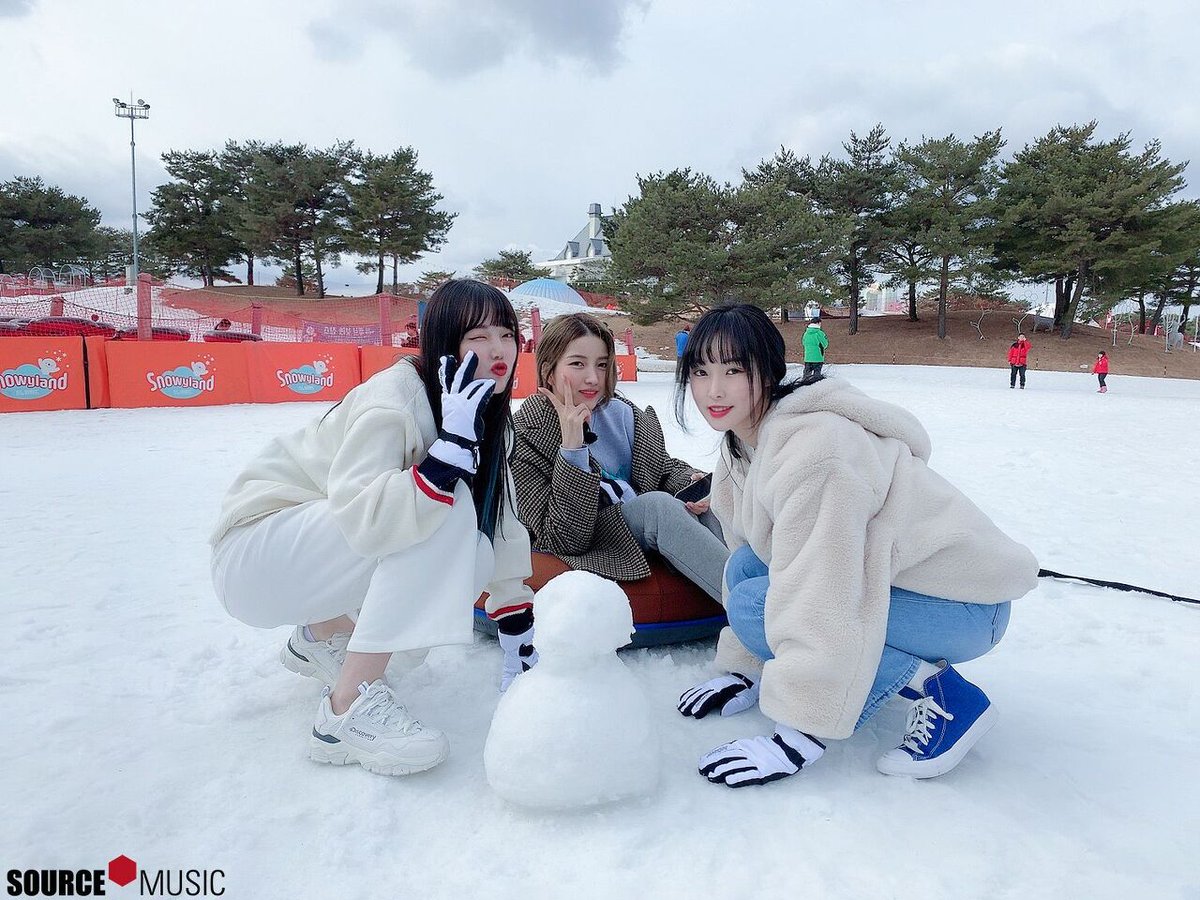 yujuhourly's tweet photo. with @sowonhours @hourlyennie <33
#YUJU #유주 #GFRIEND #여자친구 @konnect_YUJU https://t.co/amO0iZ3x2p