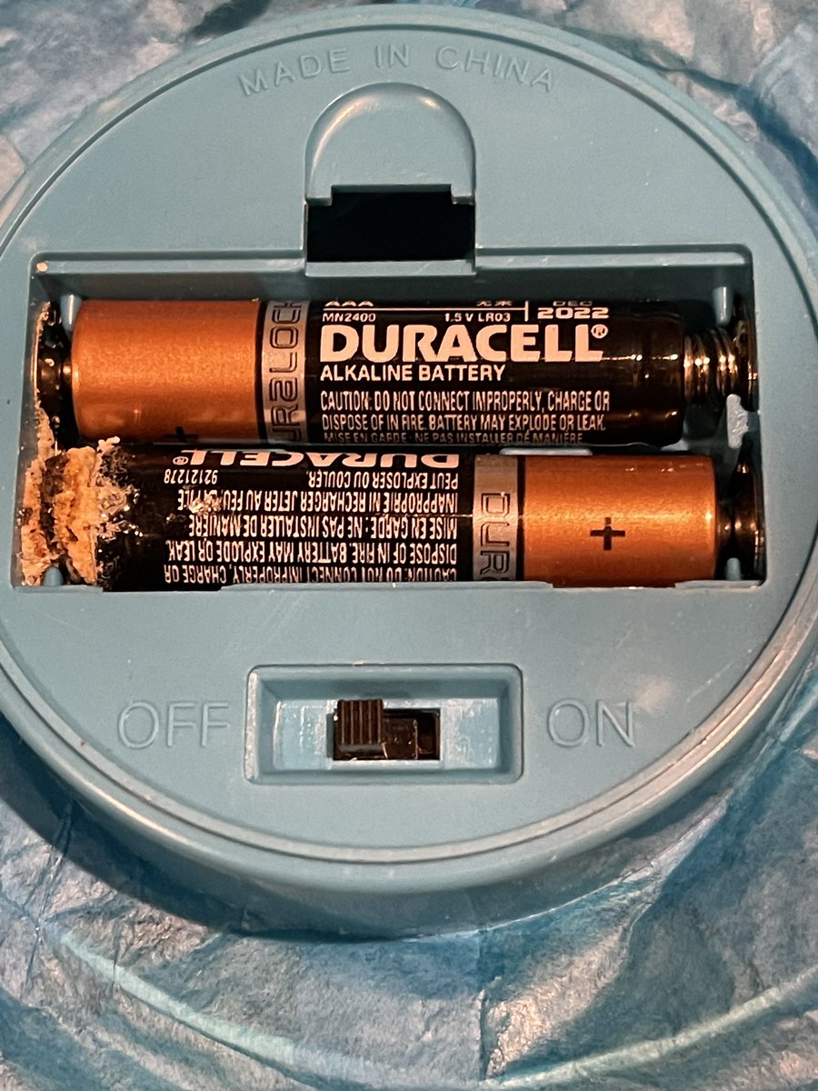 Re_MarkS's tweet photo. Several @Duracell AAA batteries corroded before their 10-year guarantee.  Some even before they were used. #Duracell #DuracellFail https://t.co/7Cahldhjv7