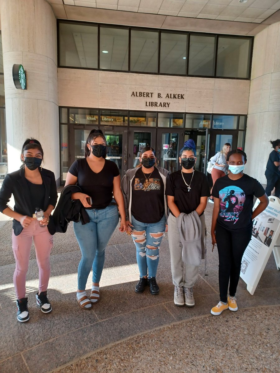 JeamesSailor's tweet photo. @EastsideECHS @AISD_CTE @Fan4EMHS @EMVT_STEM @ywib_socal Our own Marith Diaz representing #EMHSPanthers at #STEM event at Texas State Univ this evening. Great Ambassador for our campus & Young Latinas interested in STEM careers. #PawsUp #AISDproud #FutureIsNow #education https://t.co/sxYiOc7mK0