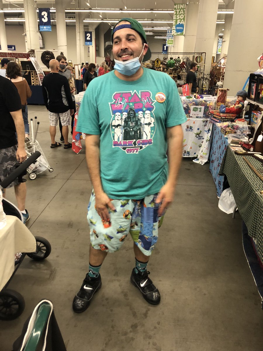 mistertoro's tweet photo. #Toydealerfashion at #FallConXL
Stars Wars shirt at @Macys
@toystory shorts created by my mother in law Emily. @nba AllStar game in NewOrleans socks, vintage @Timberwolves hat and @KingJames kicks autographed and game used by @Cuse_MBB #JonnyFlynn #fashionMN https://t.co/Ixh1QbviqJ