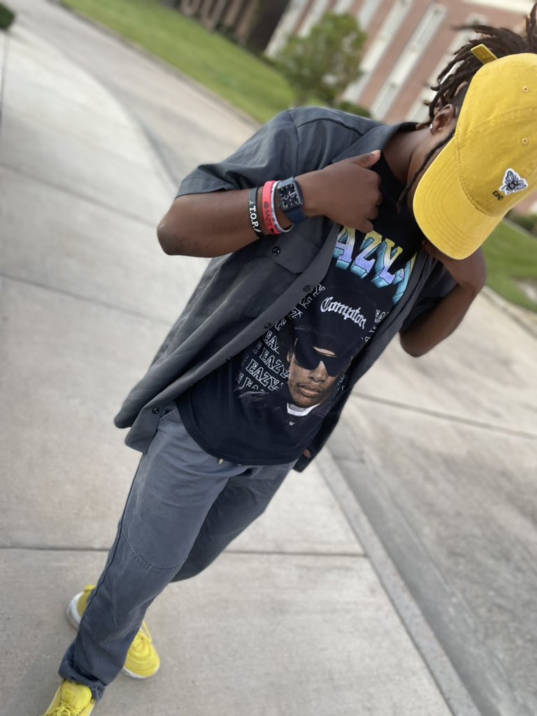Kiarra_alexis's tweet photo. I was born in the back but ain’t a nigga can say they front me 🥱🥶 https://t.co/M8MqGuOZMO