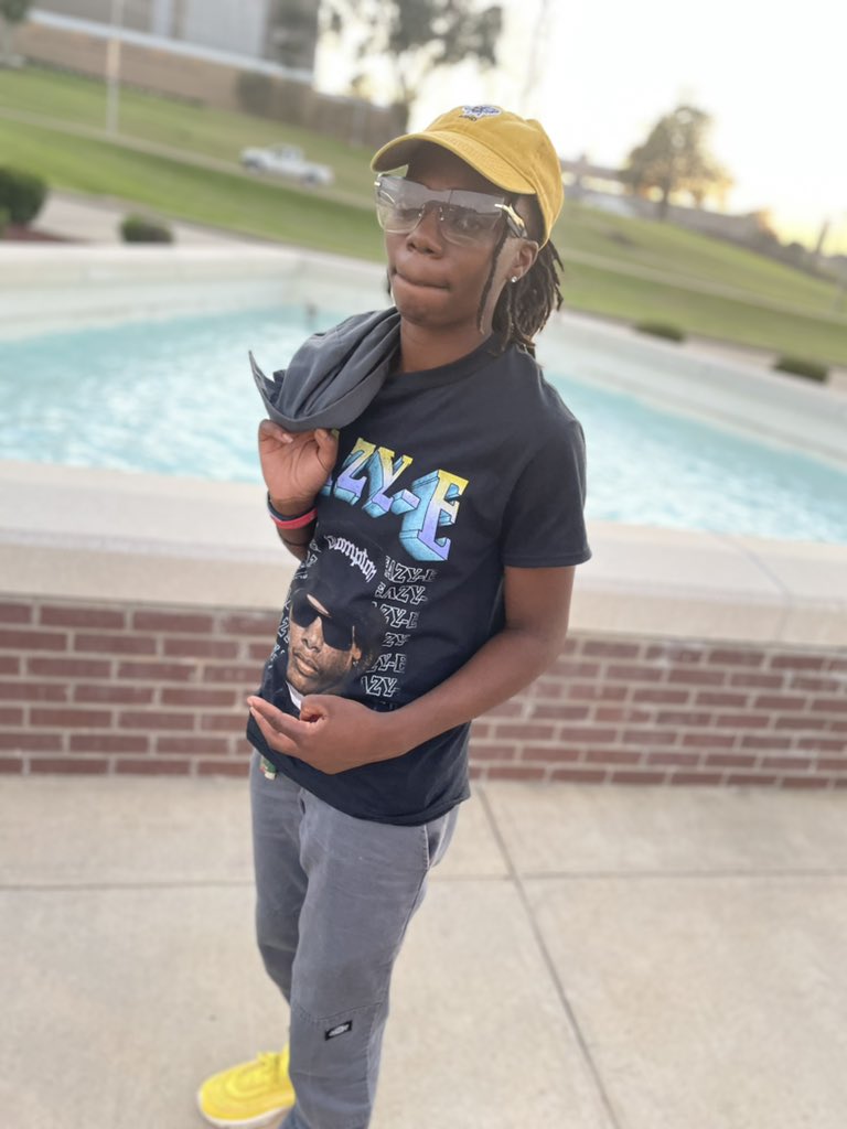 Kiarra_alexis's tweet photo. I was born in the back but ain’t a nigga can say they front me 🥱🥶 https://t.co/M8MqGuOZMO