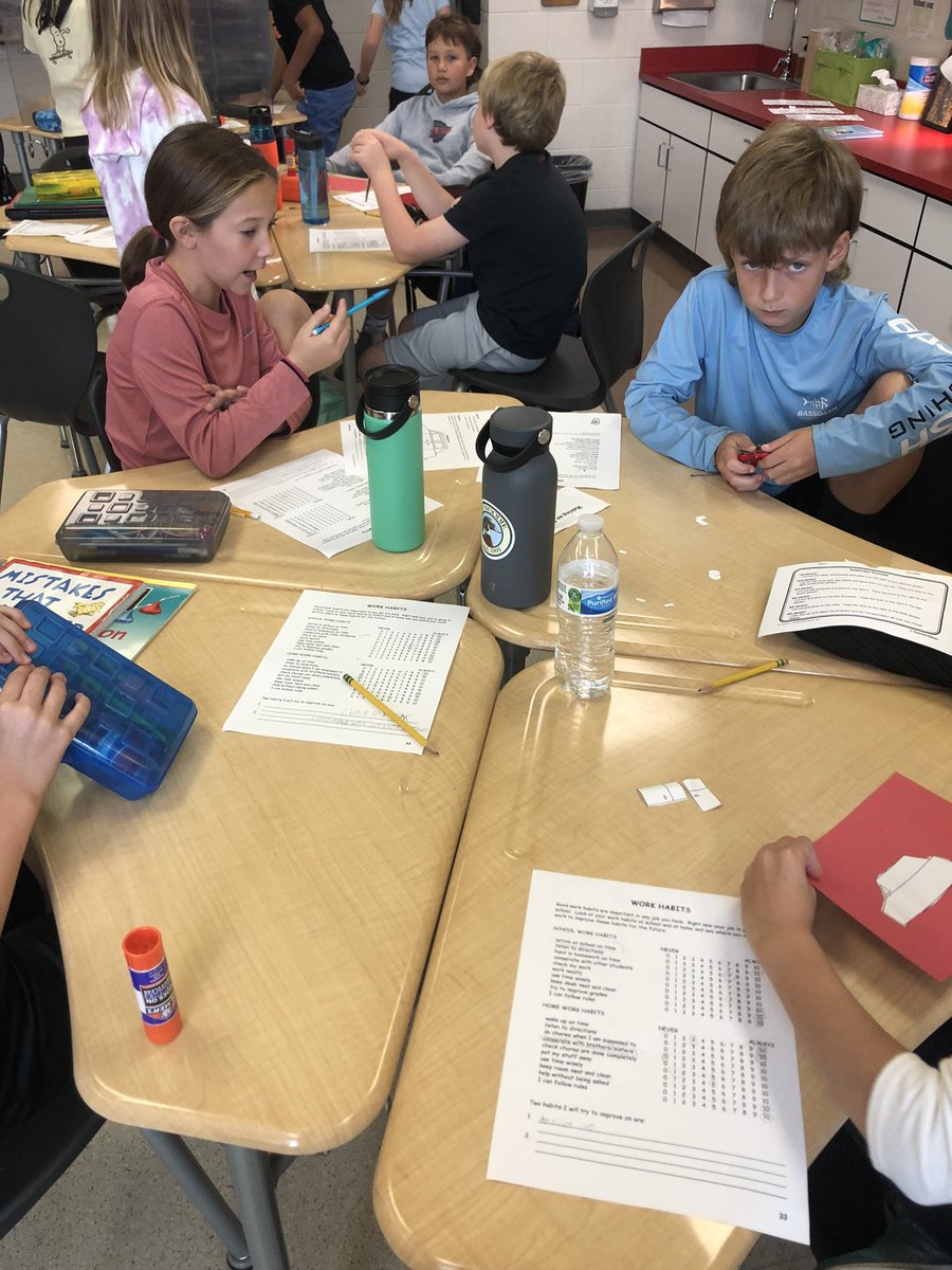 hcurrent4th's tweet photo. The district career specialist came and talked to our 4th graders. They enjoyed learning about the different types of jobs and doing a survey to see what type of job they might be most interested in. Thank you Ms. Moore for coming in! @Midway_Mustangs https://t.co/GC77SRmZKl