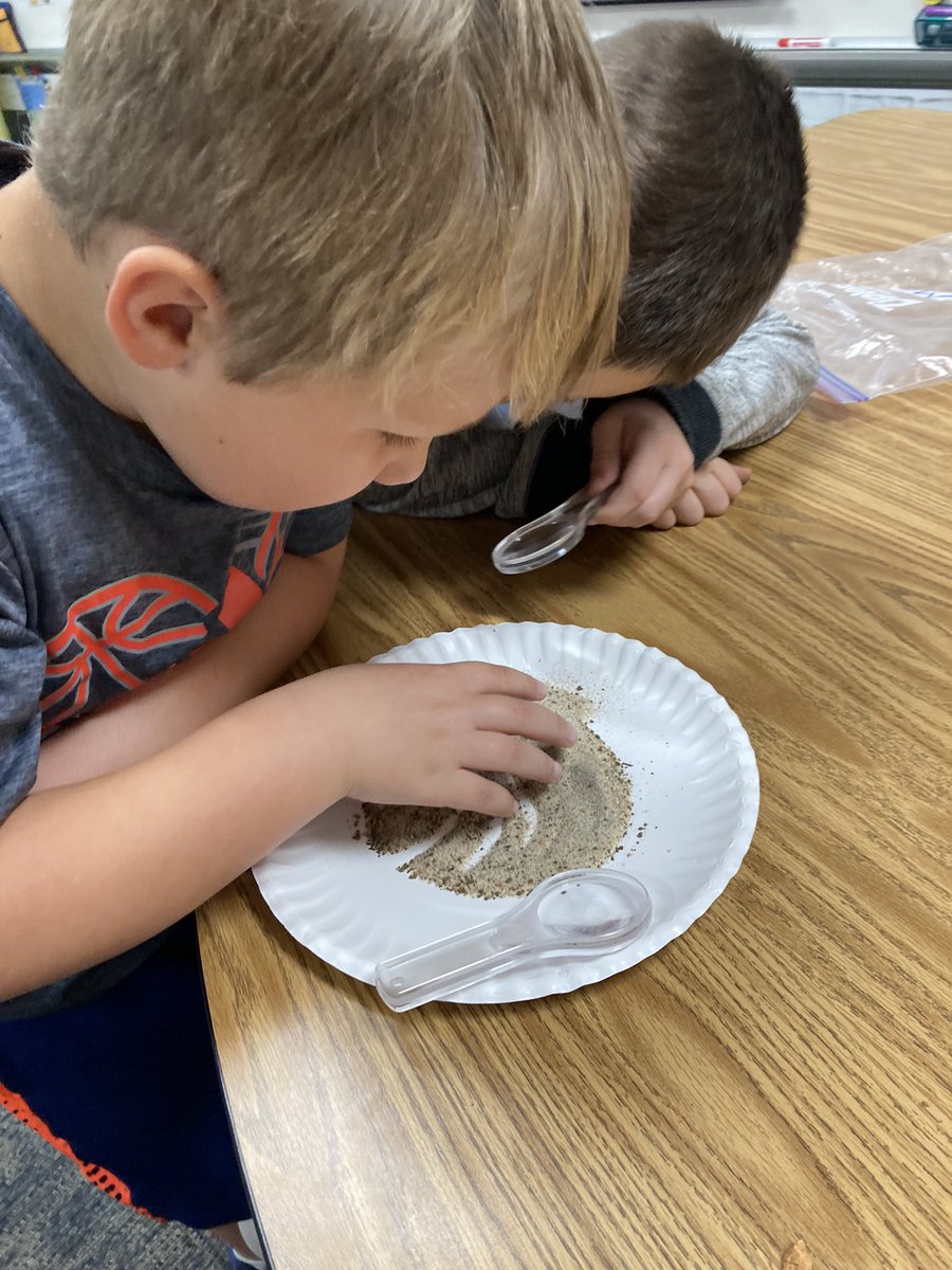 JMaynus's tweet photo. Soil investigation is a dirty job, but somebody’s got to do it!! @ConverseElem https://t.co/kmOGZonQwe