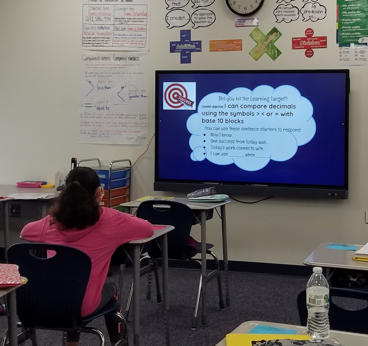 bilingual_coach's tweet photo. Dual language classroom presenting sentence starters at the beginning of the Math lesson. @MrHernandez0620 is providing supports for his students to use complete sentences. @NYA2017MISD @gonzales_bil @cruz4thought #mymisd @MalvernES #soaring2newheights https://t.co/r3GK2sNpwt