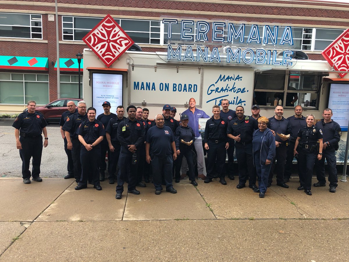 LMPD's tweet image. Today @TheRock sent the @Teremana crew to feed @loukyfire &amp;amp; @LMPD. Thanks for the tacos, french toast, good tunes &amp;amp; mana! Some of us were more excited than others!  #LMPD #LFD #Teremana #TheRockRocks