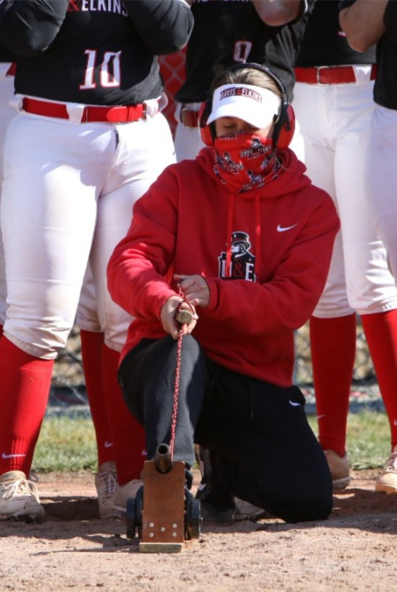 Elle Fracker tweet media