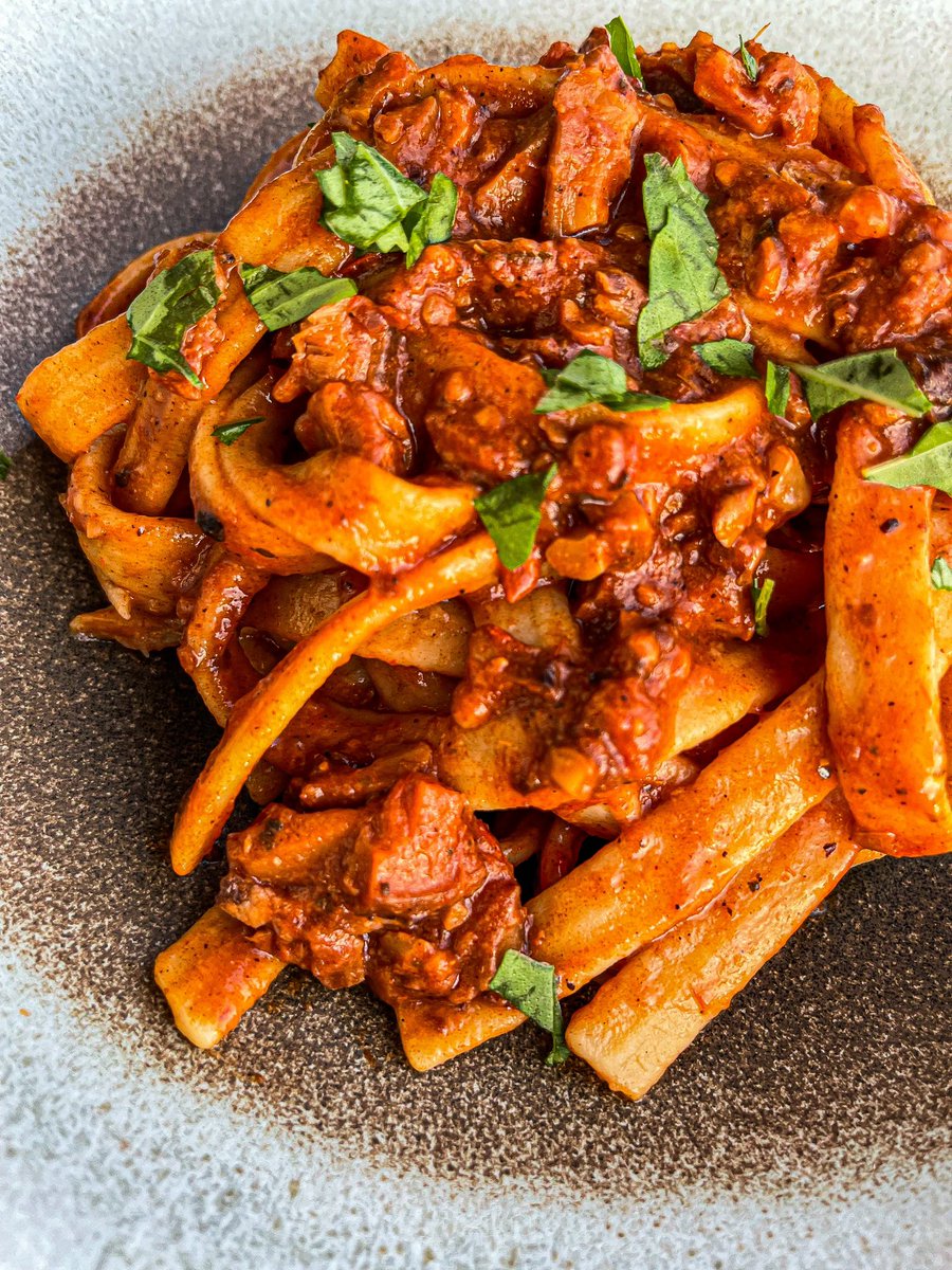__KristiNicole_'s tweet photo. Tagliatelle, marinara and the kicker…… walnuts and mushrooms as my meat. I used @savorspiceco garlic+herb infused oil with all the blend to flavor the walnuts and mushrooms. Plant based food can be a lot of fun if you’re open minded. https://t.co/YpHWJREiX2