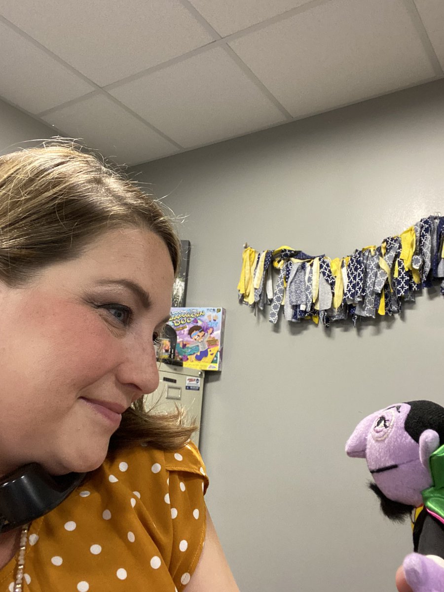 PalmerRayna's tweet photo. Seeking advice from The Count on Count Day. When you have a question you go to the pro. #schoolsecretarylife https://t.co/HbeMBBfY4f