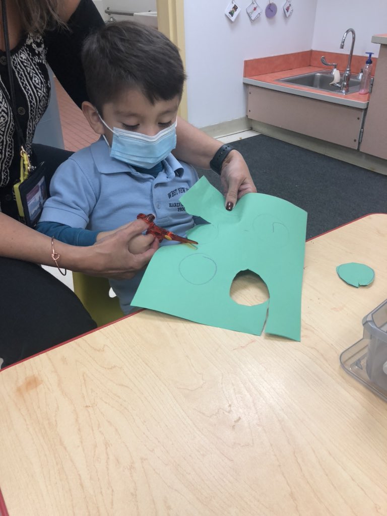 Ms. Damaris tweet media