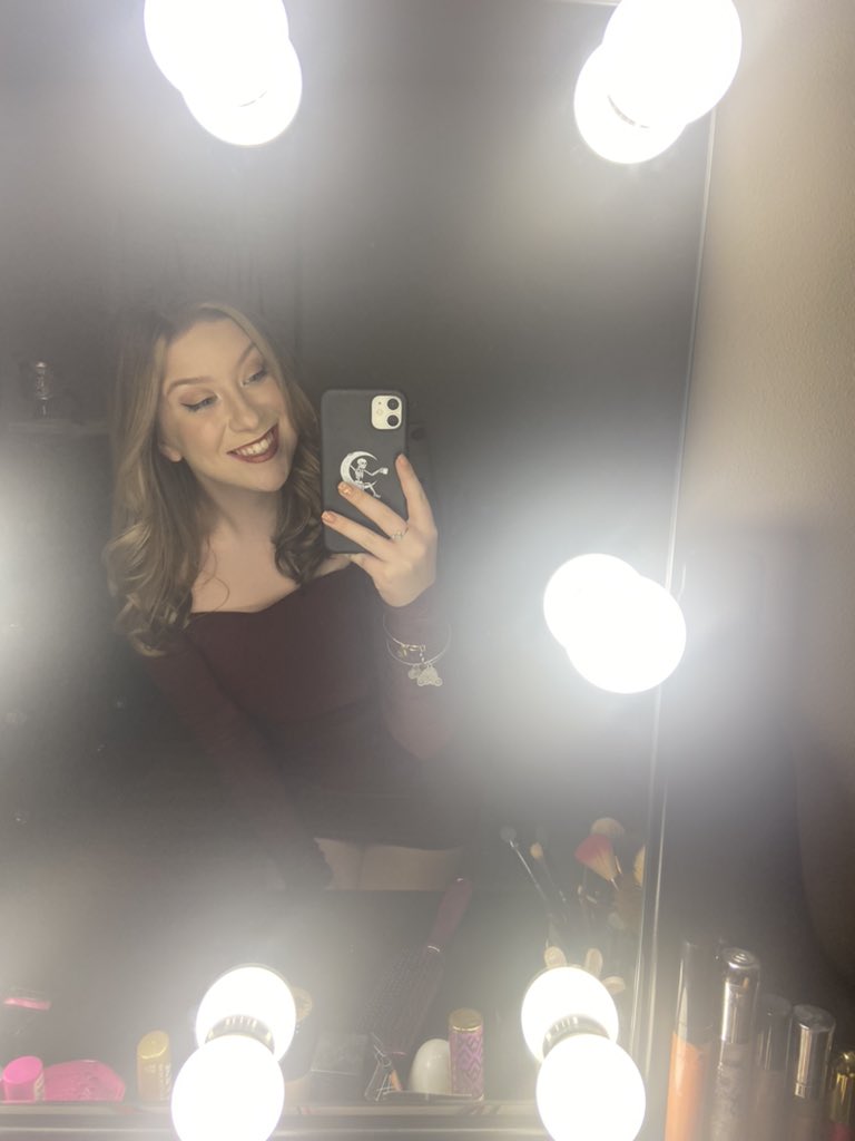 beanbrodzik's tweet photo. “how old are ya?” “i’m 20!” 💋 https://t.co/DFI5O11lBm