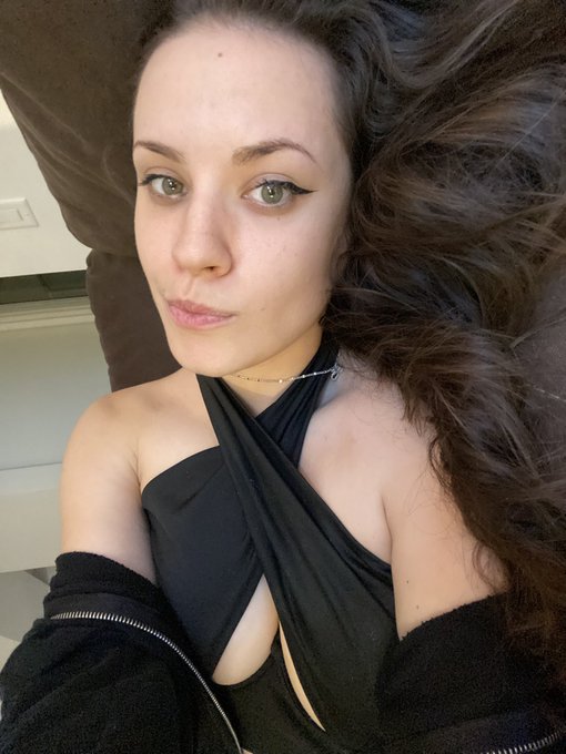 why are my holes so empty rn https://t.co/IrWrFBY8gf