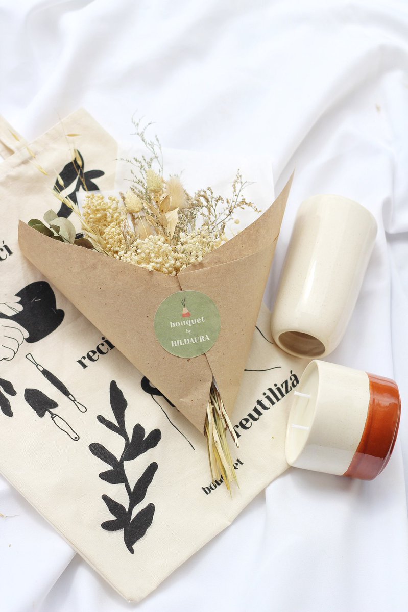 En Bouquet publicamos la propuesta para el día de la madre que nos tiene enamoradxs 😍

Con el cupón FELIZDIAMA tienen descuento las primeras 10 personas que vayan a la tienda a comprar
bouquetceramica.com.ar 

Compartiendo ayudan un montón! 🧡