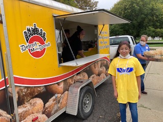 MarkTwainDPSCD's tweet image. Our friends @detminidonut making Mark Twain's  #CountDay celebration extra special! #RiseUpWithDPSCD #Donuts