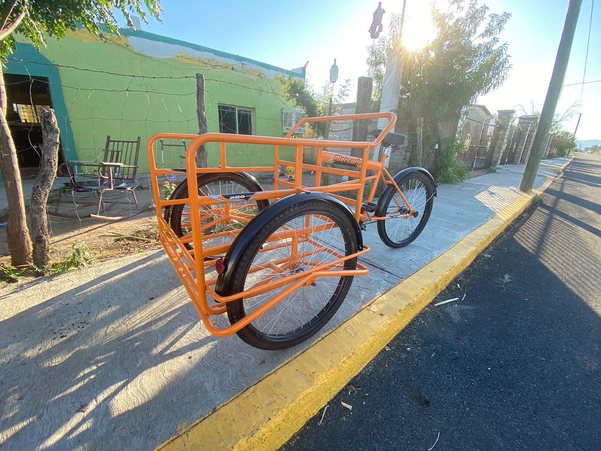 licoquintanilla's tweet photo. Les comparto que el día de hoy entregamos un triciclo a mi amiga Martina, quien se verá beneficiada para poder vender sus productos con mayor rapidez y comodidad.
Me da una gran satisfacción poder ayudar a impulsar la economía de las familias de mi municipio.
#ProgresoFuerte https://t.co/oOd9veCtdc