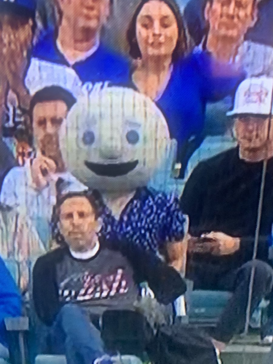 Is that a fan or is it the Moonman? Asking for a friend.