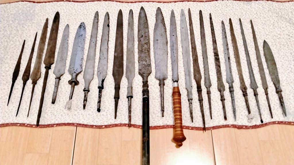 FFarasu's tweet photo. Koleksi Peribadi Fidaiyyin | My Personal Collection
...
Pelbagai lembing antik Nusantara.
Variety of Nusantara antique spears.
#antique #spears #Malaysia #Indonesia #tombak #lembing #melayu #jawa https://t.co/S06Fo8Cm0f