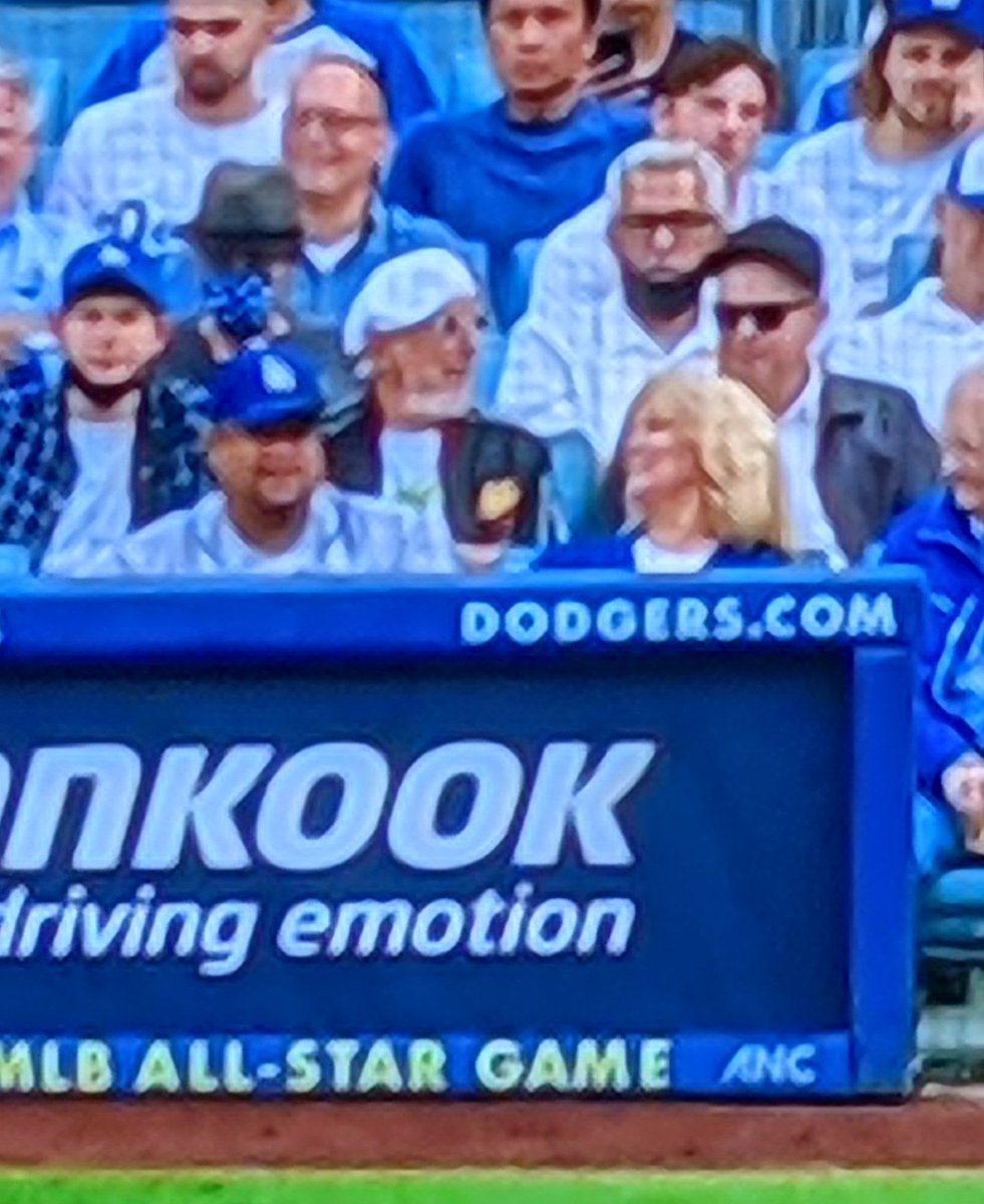 lucmcd's tweet photo. Any idea who the cool cat is in the white hat and why he isn't trending??? @the1eac https://t.co/LnVygWqEIN