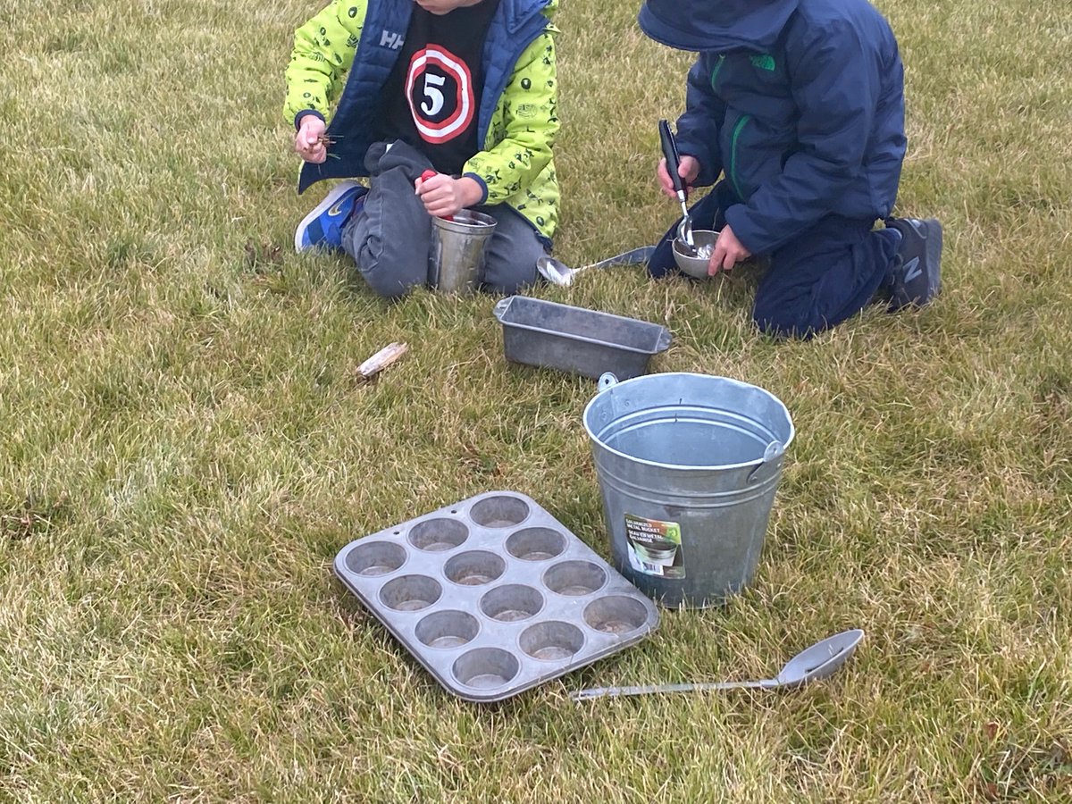 encounterwonder's tweet image. Today we took Free Exploration outside! #exploringfall #playoutside #rvsed #Kindergarten #rvsed @FiresideRVS