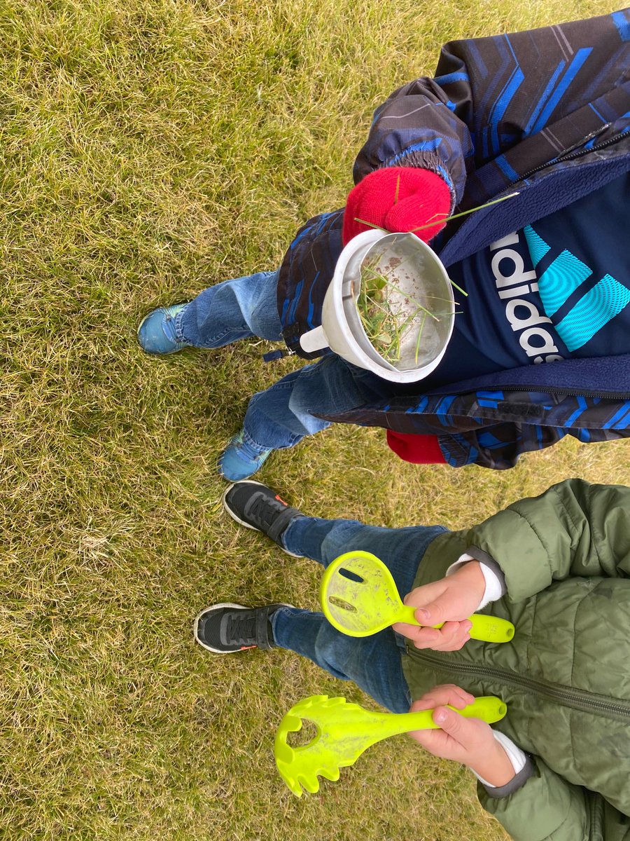 encounterwonder's tweet image. Today we took Free Exploration outside! #exploringfall #playoutside #rvsed #Kindergarten #rvsed @FiresideRVS