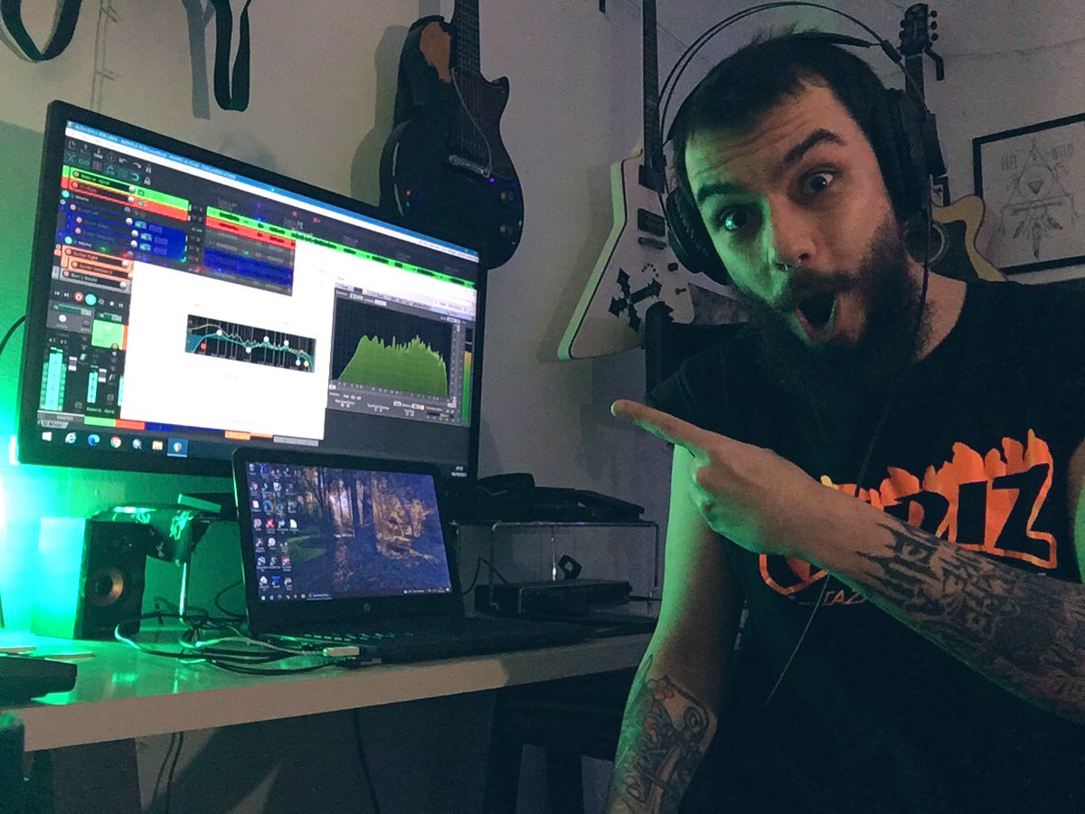 amaralnorthon's tweet photo. Passando aquele último pente fino nos novos conteúdos da @SolanaStvr que estão por vir!

#SolanaStar #PunkRock #Homestudio #AudioNerdz https://t.co/7GdWzzG7gx