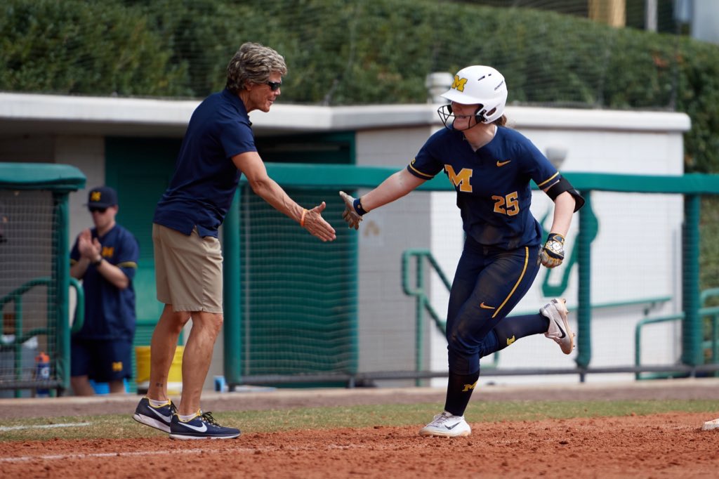 umichsoftball's tweet photo. Coaches ▶️ Mentors ▶️ Peers.
💙 @canfield_faith
#NationalCoachesDay #GoBlue https://t.co/PmCcAVTNP5