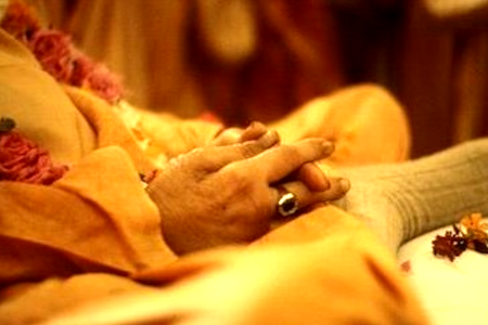 prabhupadalila's tweet photo. Srila Prabhupada’s wit and humor

Much to the delight of His disciples Prabhupada displayed sharp wit and humour. 

Read about one such incident in this pastime (https://t.co/vPQxZKr9nl) https://t.co/lsML1iQm0C