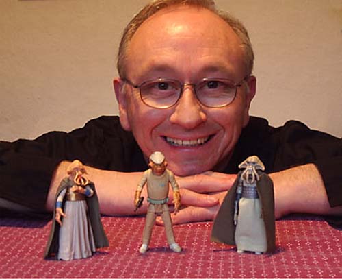 holocron_sw's tweet photo. Estas son las noticias con las que no nos gusta despedirnos, pero no podemos dejar pasar que #GeraldHome se hizo uno con la Fuerza el día de hoy. Home caracterizó a Tessek y al Capitán Verrack en #ReturnOfTheJedi. Siempre cercano a los fans ¡Era uno de la familia! https://t.co/MLHFsV2IAZ