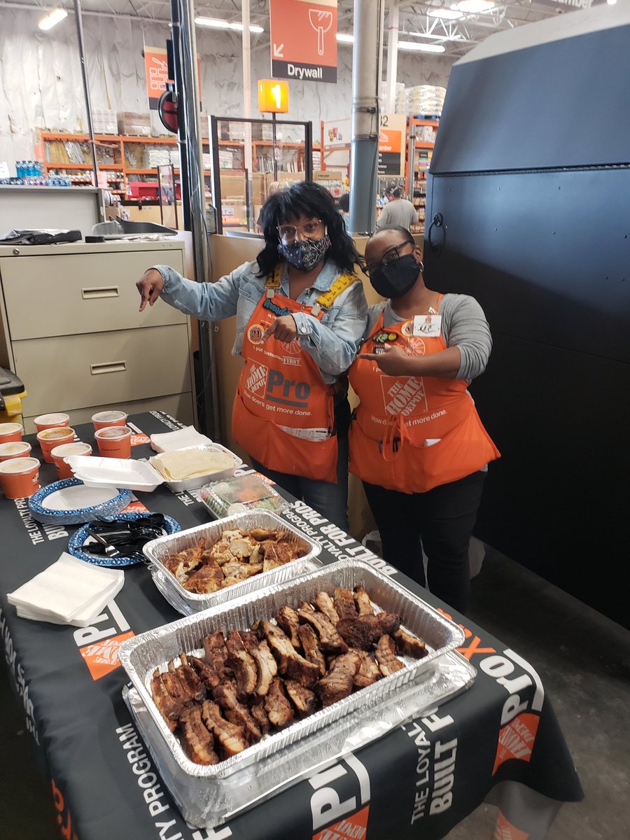 Bernade80165943's tweet photo. Today our Team was appreciated with our Glidden Rep Mike Anton four all our hard https://t.co/XMhjgKuM4q Team. https://t.co/scqjvFOSNf