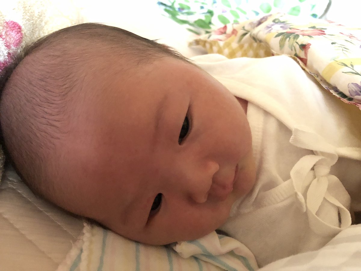 産まれてもうすぐ1ヶ月☺️❤️
どんどん大きくなる我が子👶
母は毎日寝不足😂