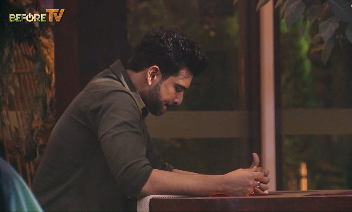 MissRoshni's tweet photo. A kid who runs his own business and has a MBA and also comes from a non-bollywood family.. also made it himself.. not sure what else to say. Get to know him before you judge him #KaranKundrra @jessicakhurana7 @kkundrra https://t.co/lRa3ryYFcA