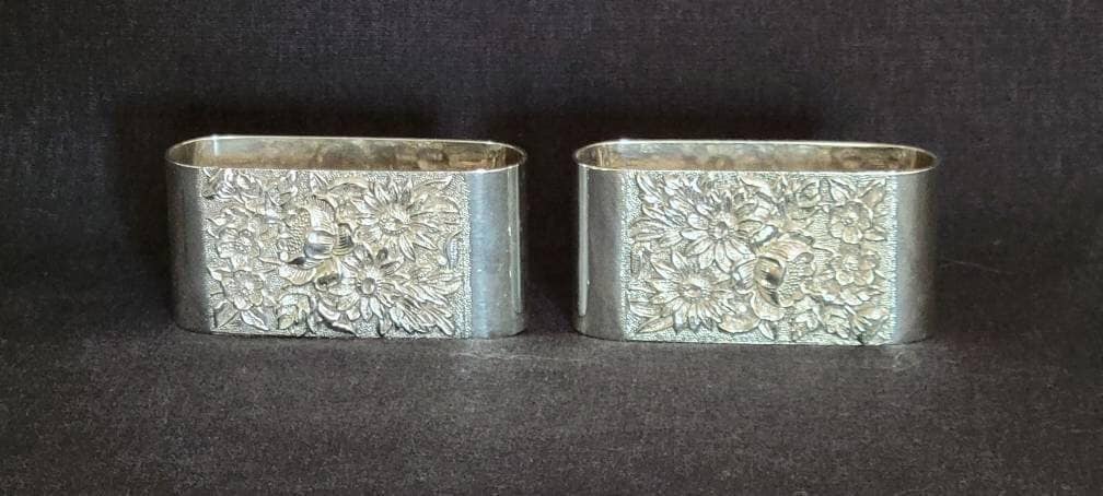 LanceLyon5's tweet photo. UNIQUE VINTAGE NAPKIN RINGS. https://t.co/kWX0q4HZsA https://t.co/cAQC6XUWbN
