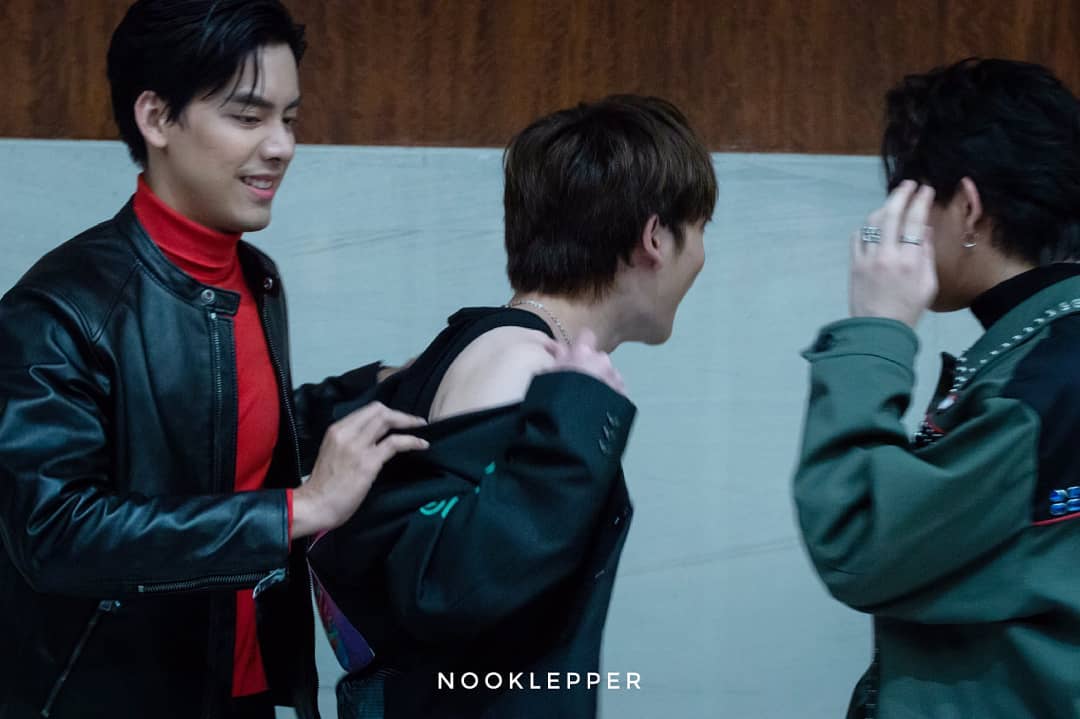 warlock0801's tweet photo. My bias and my bias wrecker.. 🤩🤩🤩
The baby and the Daddy.
(just dont let them team up in a game 🤫)
#TaeCop
#TaeDarvid
#CTRPANUWAT https://t.co/2IWHVS9zKZ