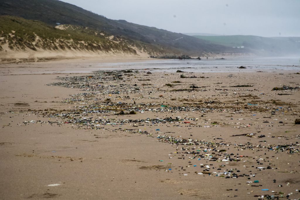 LessPlasticUK's tweet photo. Are you against #plasticpollution? Take action today clearing #microplastic from Watergate Bay beach in Newquay! 🙌

Join the @nurdlecoasts team any time from 8am onwards. Vacuum up microplastic using specialist tools or come along for moral support 😁 

https://t.co/nfqUOngjdY https://t.co/sTTcVN2GFy