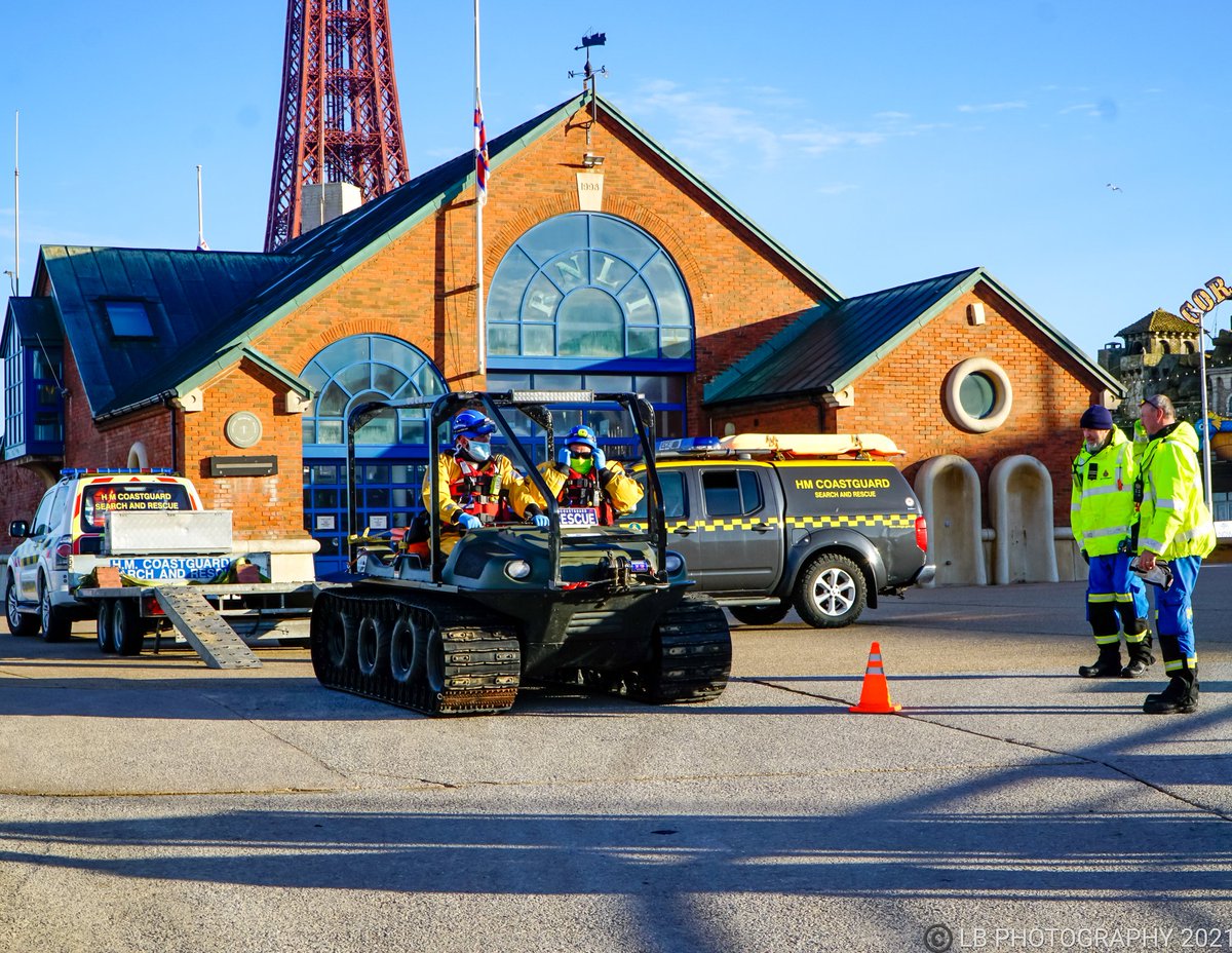 PositiveLee7's tweet photo. #knottendcoastguard with their Argo AVT searching to shoreline yesterday. #Blackpool #Coastguard  #argoavt #blackpoolbeach #rnliblackpool #searching https://t.co/DKzDHM994U