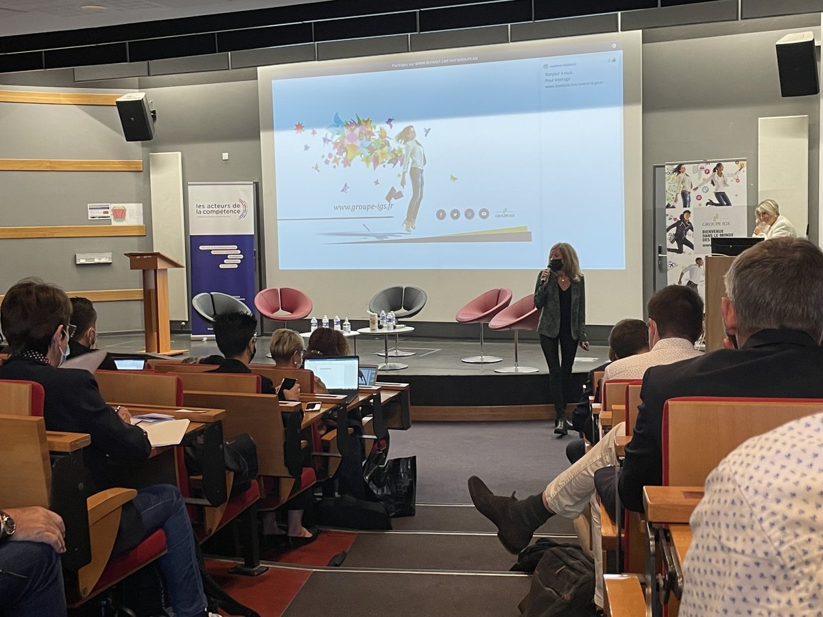 [Retour en image] Après le café d’accueil, mot de bienvenue par Nathalie Gauthier, Déléguée Régionale du Groupe IGS et hôte de la matinale au Campus HEP