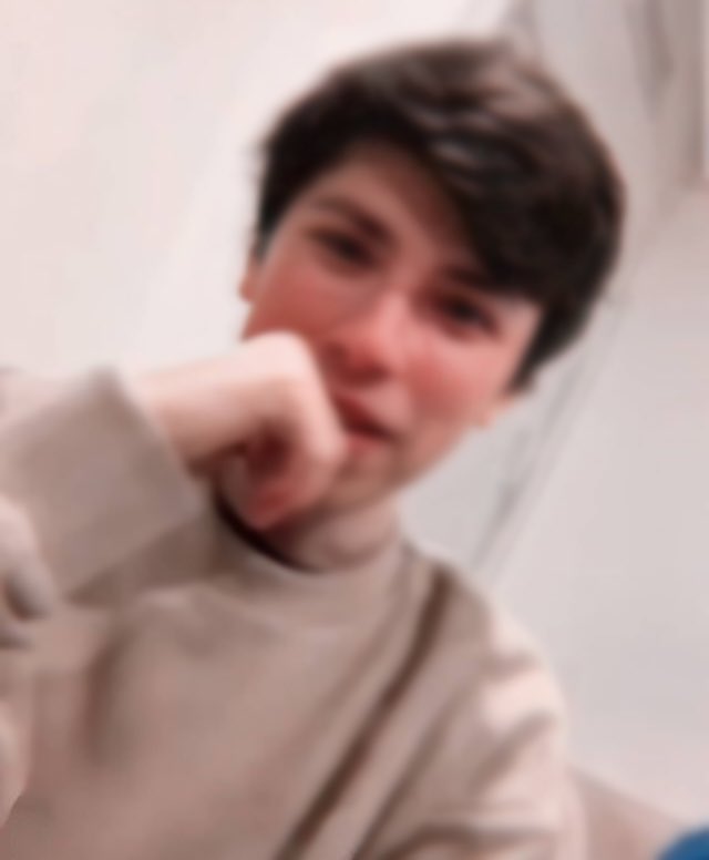 aeliloua's tweet photo. > two mfs who both blur the line with their best friends
> #404twtselfieday
> rt this or else https://t.co/2UJSJRzIGB