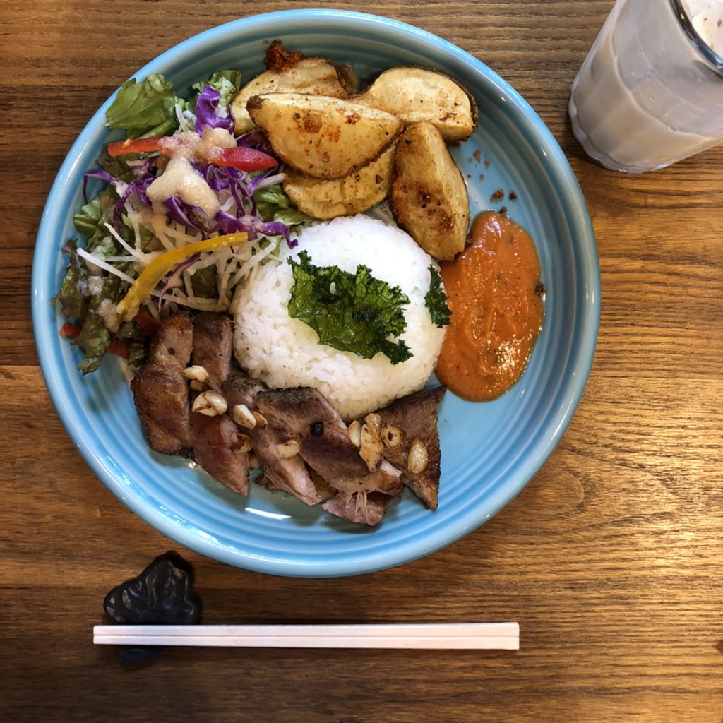 ぐんまのお皿 ぐんま盛皿 Toool つーーーる とんとん前橋ということで敷島公園で豚肉ランチ ハンガリー 出身のシェフが作るポークステーキやポテトが絶妙でこりゃあ んまい ランチタイムがなく通しの営業なので助かりました 近くで駄菓子も売っ