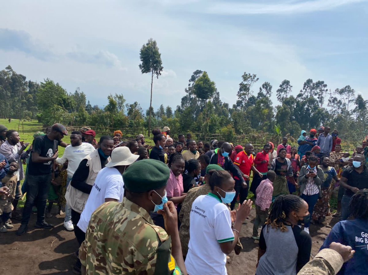 gohighcoffee's tweet photo. #Tbt to 24 September, World Gorillas Day when we helped the Rangers in Mgahinga National Park, Kisoro District with food (maize flour and Beans).
#Coffee #CoffeethatCares #Gorillla #GHC https://t.co/krVdVPZVyR