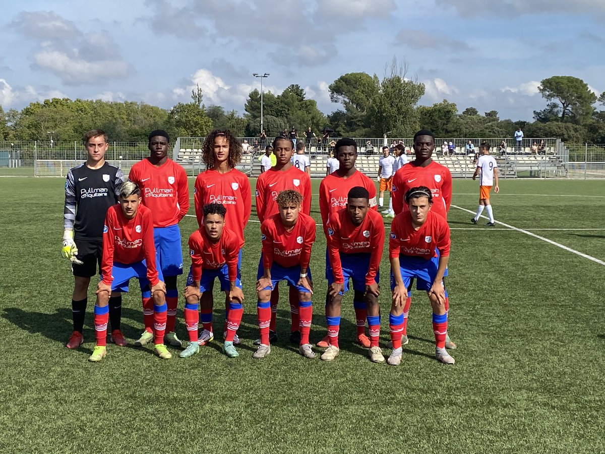 Clem__TP's tweet photo. U17 Nationaux J6 : Défaite 2-0 face à la belle équipe de Montpellier de @ZANETTIDIDIER. Prestation cohérente mais manque d’efficacité offensive pour réaliser l’exploit. On continue 💪🔵🔴 #SAMfootball #u17nat https://t.co/VMEXyG0QeC