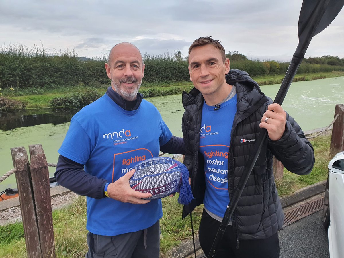 Row4Rob's tweet photo. What a truly amazing pic!! The “Marathon Man” Kevin Sinfield with @Row4Rob ‘s Joe Lydon! We all know about Kevin’s unbelievable achievements on behalf of @mndassoc and @Rob7Burrow Kevin will be joining us on the final day. Thank you Kev 🙏 https://t.co/EJ9q3KvWVZ